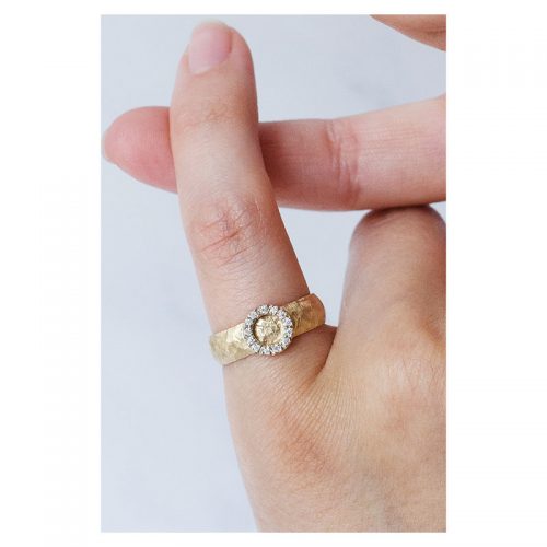 'Amalas' textured ring with diamonds