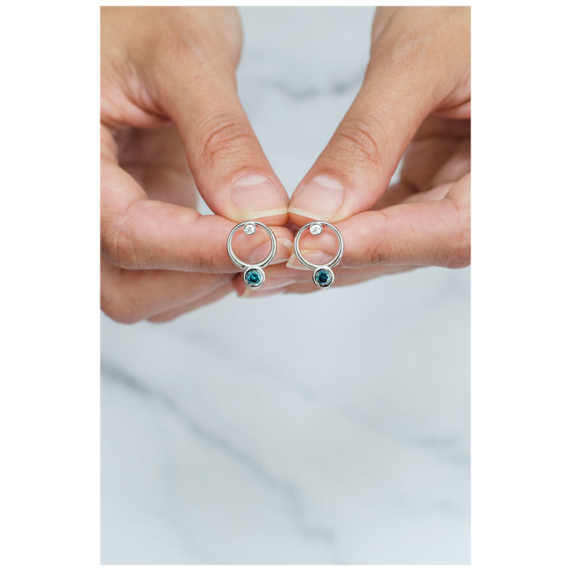 'Nilo lelijos' earrings with blue diamonds D_65